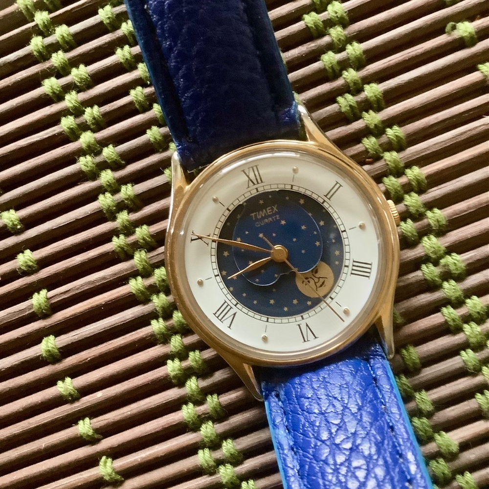 Vintage Timex M CELL Blue Star Moon Phase Quartz wristwatch - Picture 10 of 14
